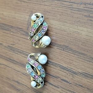 Vintage Rhinestone and Pearl clip-on earrings